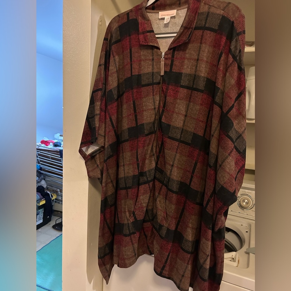 Stan Herman flannel cape with sleeves and pockets.  Like New!